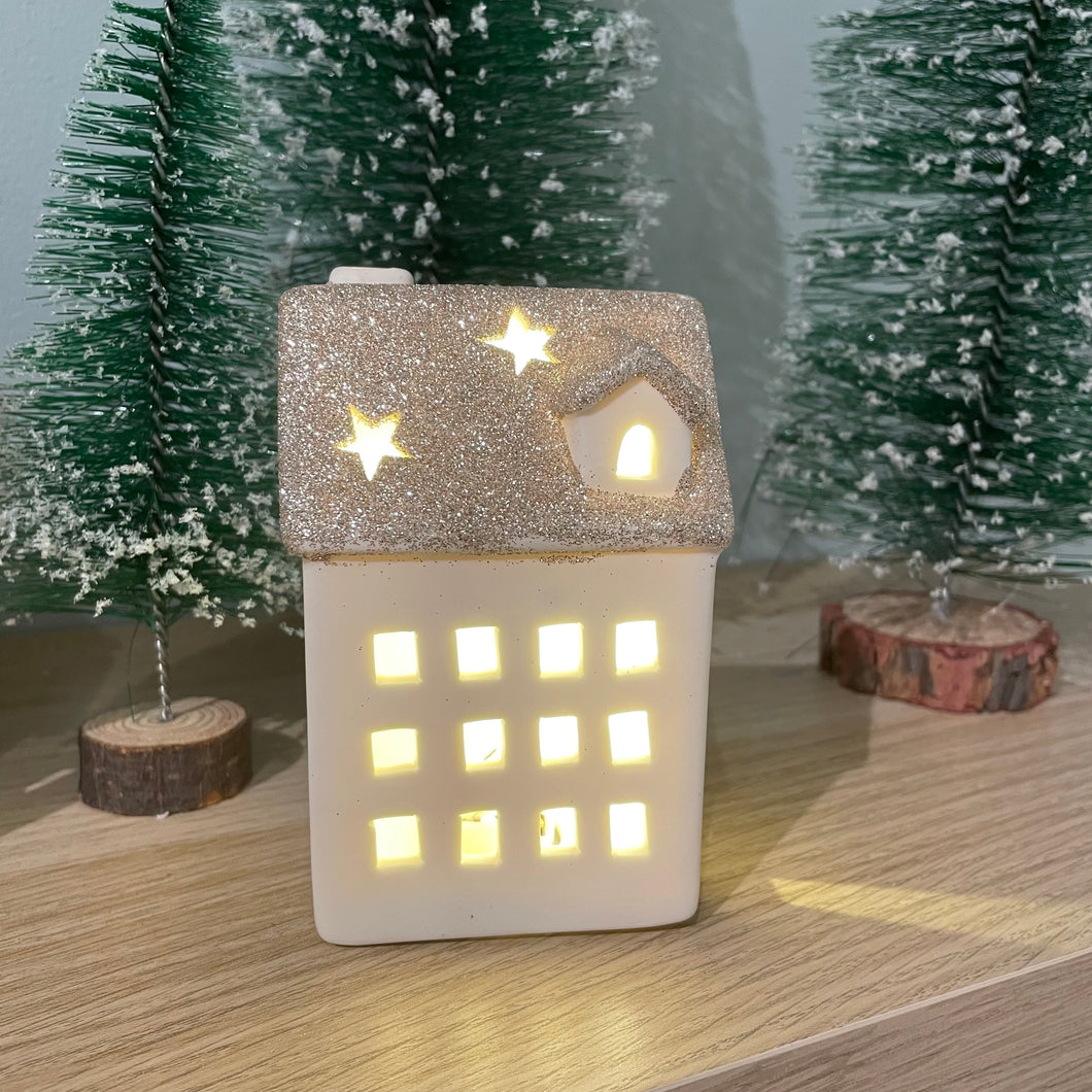 Ceramic House w/LED 4.5