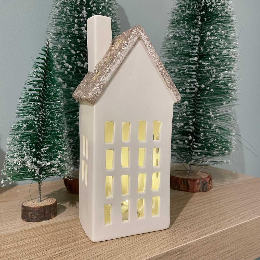 Ceramic House w/LED 6.75